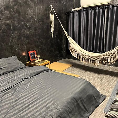 Stay Strays Hostel バンコク都 エクステリア 写真