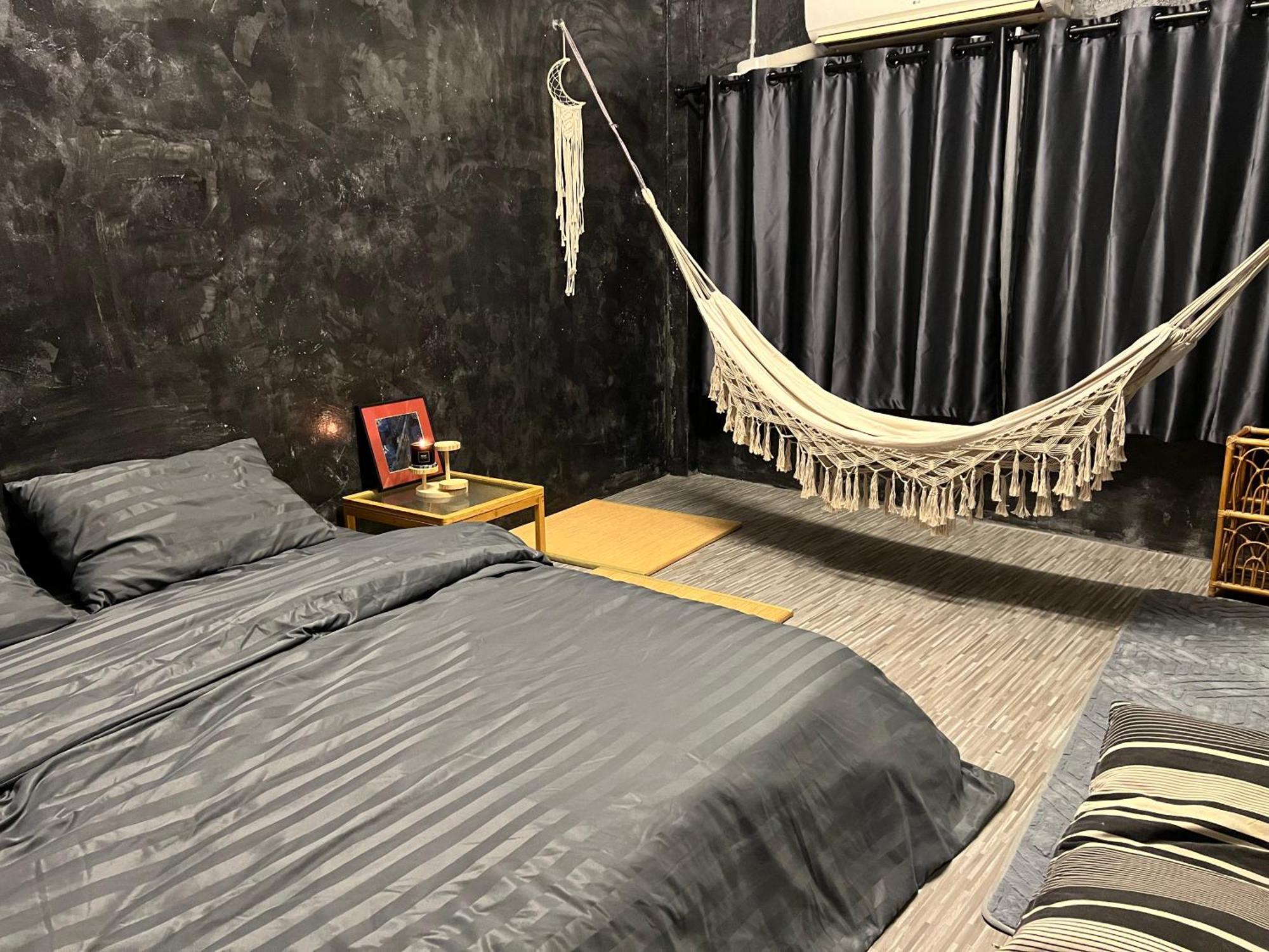 Stay Strays Hostel バンコク都 エクステリア 写真