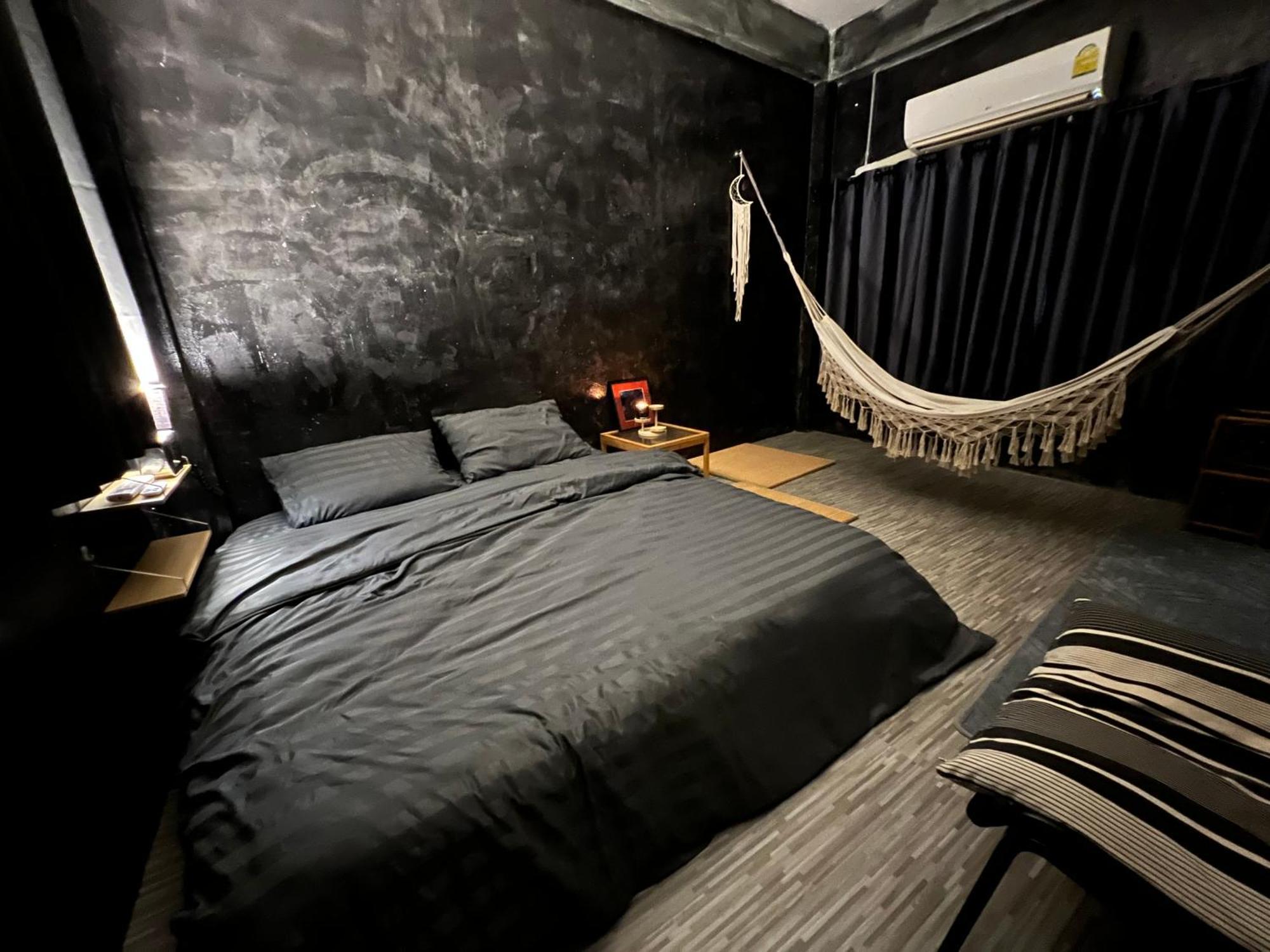 Stay Strays Hostel バンコク都 エクステリア 写真
