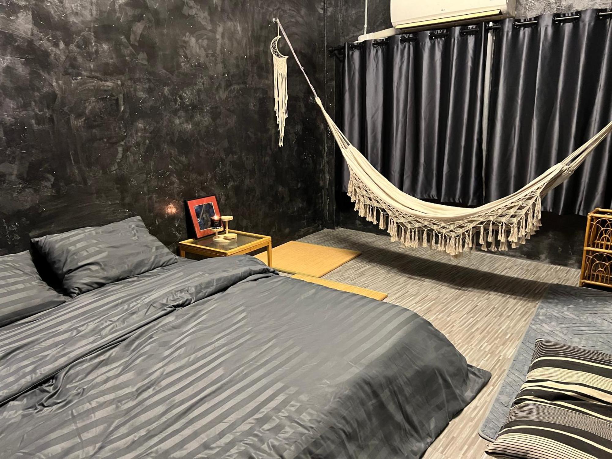 Stay Strays Hostel バンコク都 エクステリア 写真