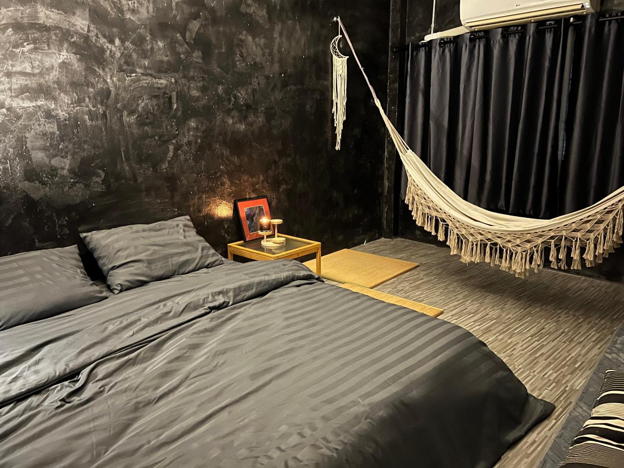 Stay Strays Hostel バンコク都 エクステリア 写真