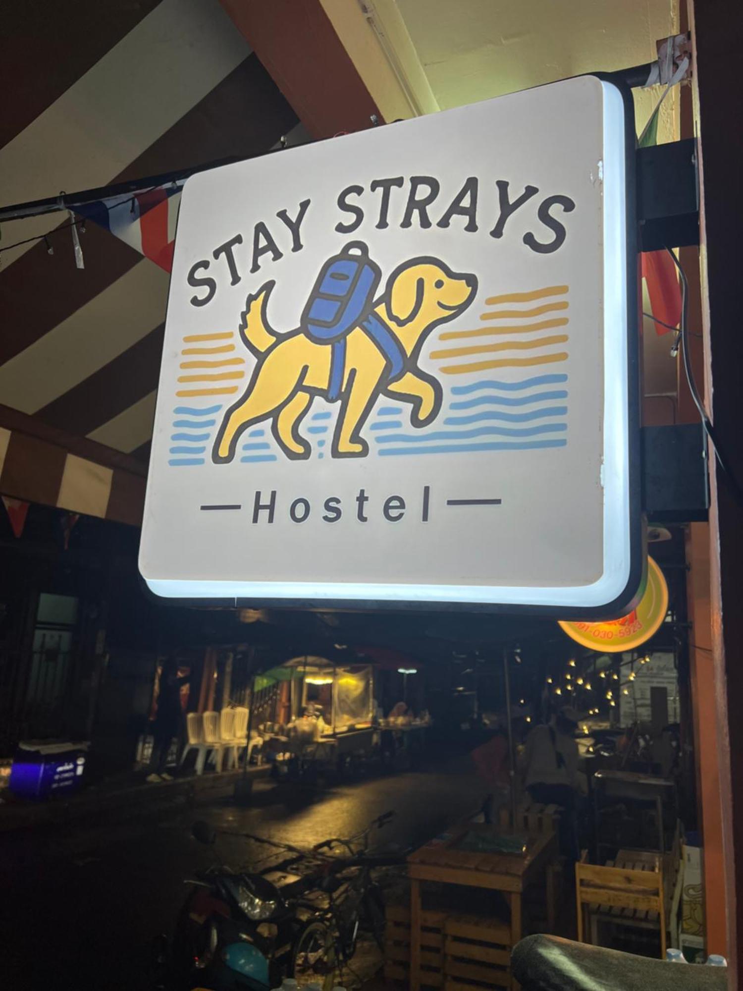 Stay Strays Hostel バンコク都 エクステリア 写真