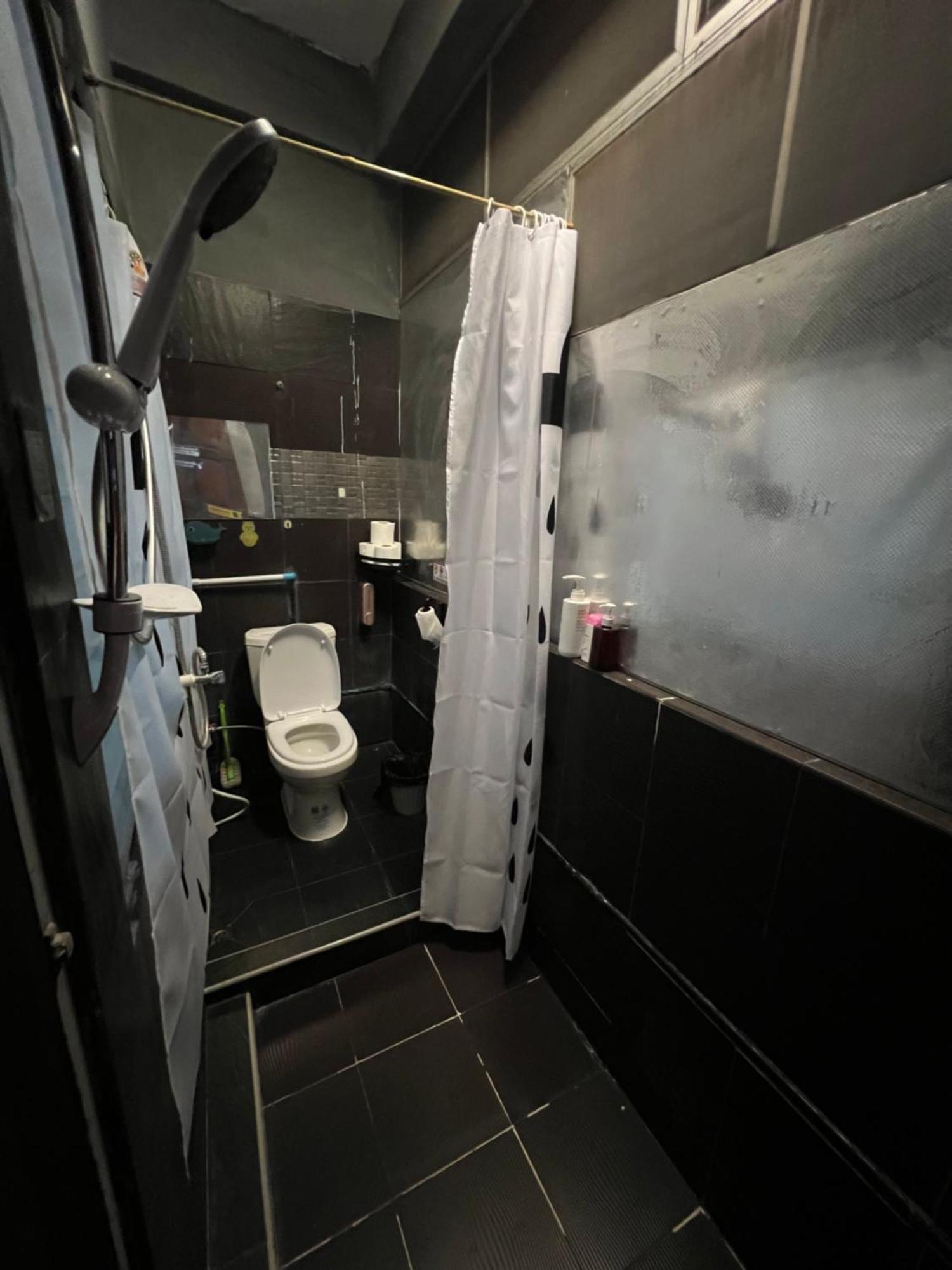 Stay Strays Hostel バンコク都 エクステリア 写真